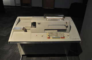 LCM_-_1960s_Teletype_computer_printer_01.jpg