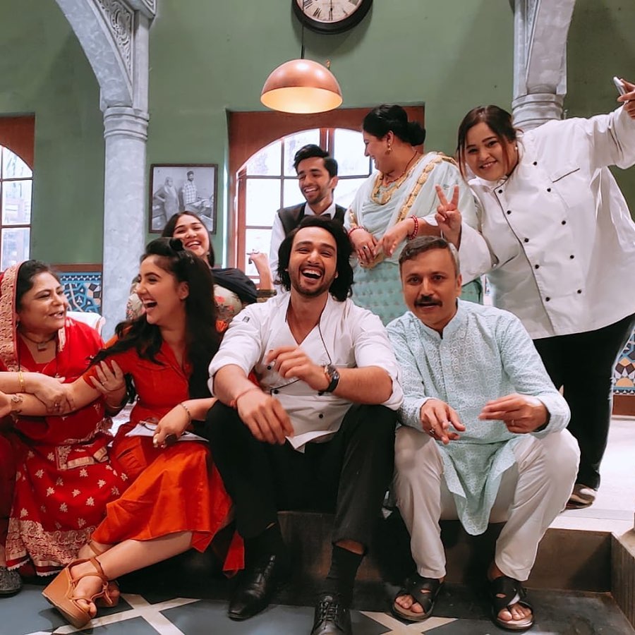 Ashnoor Kaur, Sourabh Raaj Jain and other cast members on the set of "Patiala Babes" season 2 in January 2020