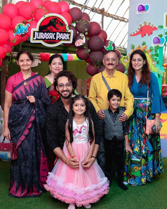 Ridhima ma'am and Sourabh Raaj Jain celebrate Hrishika and Hrishivh's fifth birthday with Sourabh's mother and Ridhima ma'am's parents, in Mumbai in August 2022.